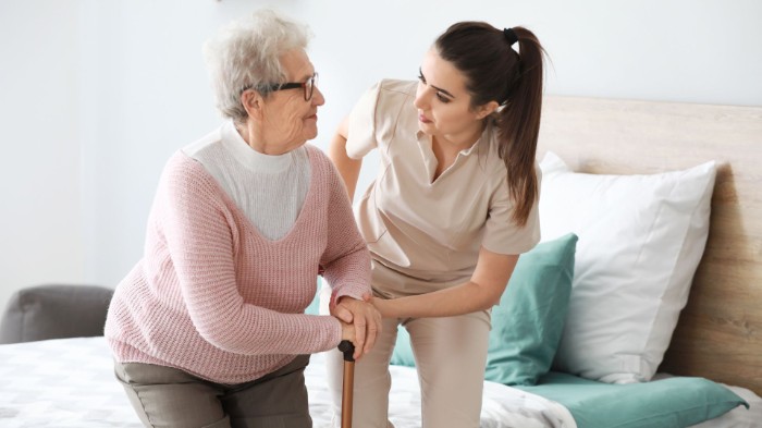 Умови для сліпих пенсіонерів у приватному будинку для людей похилого віку